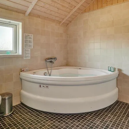 Three-bedroom In Sydals